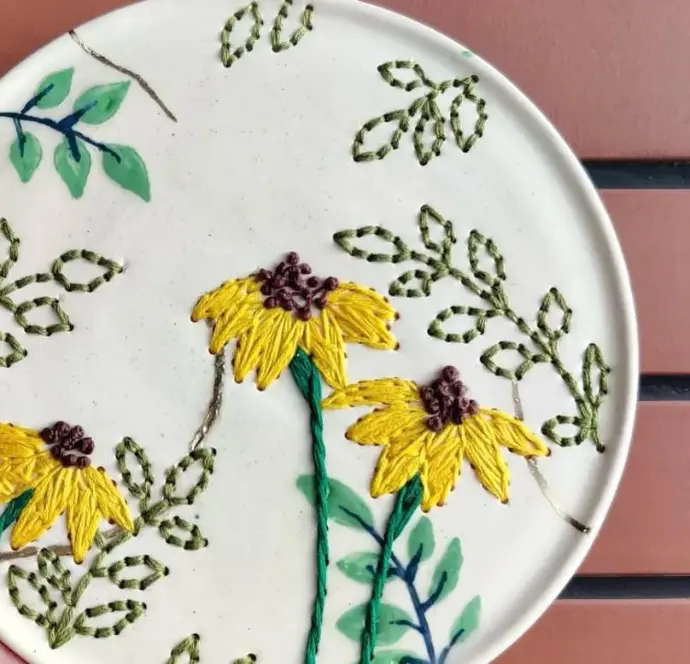 decorative plates, embroidered plates, ceramic plates, showpiece